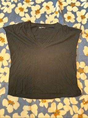 Zara Black V-Neck Short Sleeve Tee